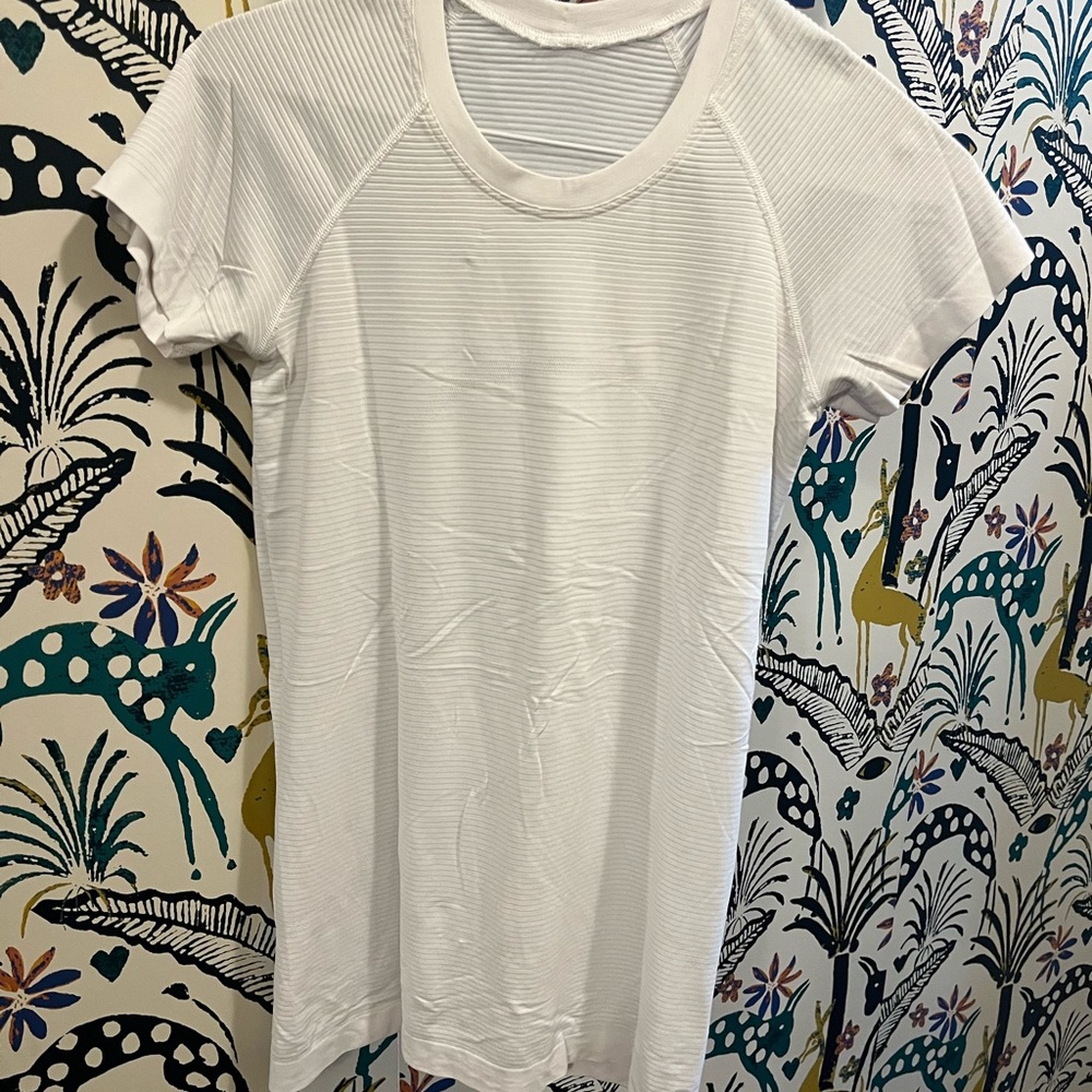 Lululemon Athletica Cream Short Sleeve Tee